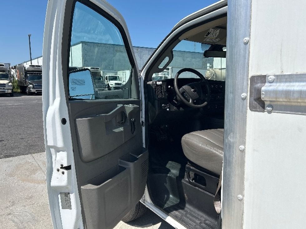 Light Duty Box Truck-Light and Medium Duty Trucks-GMC-2020-Savana G33903-Baton Rouge-LA-116,322\n\t\tmiles-$ 26,250 - Image 12