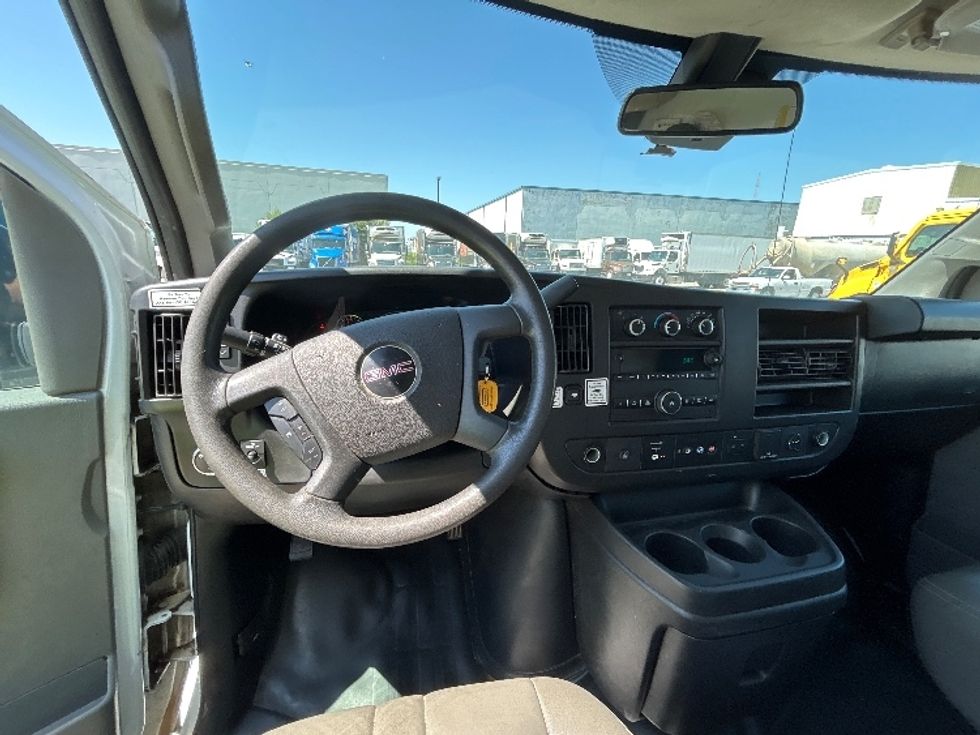 Light Duty Box Truck-Light and Medium Duty Trucks-GMC-2020-Savana G33903-Baton Rouge-LA-116,322\n\t\tmiles-$ 26,250 - Image 14