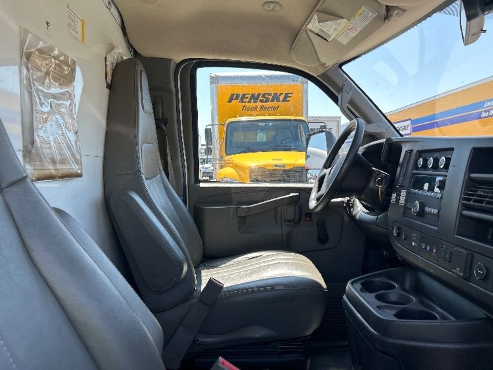 Light Duty Box Truck-Light and Medium Duty Trucks-GMC-2020-Savana G33903-Baton Rouge-LA-116,322\n\t\tmiles-$ 26,250 - Image 17