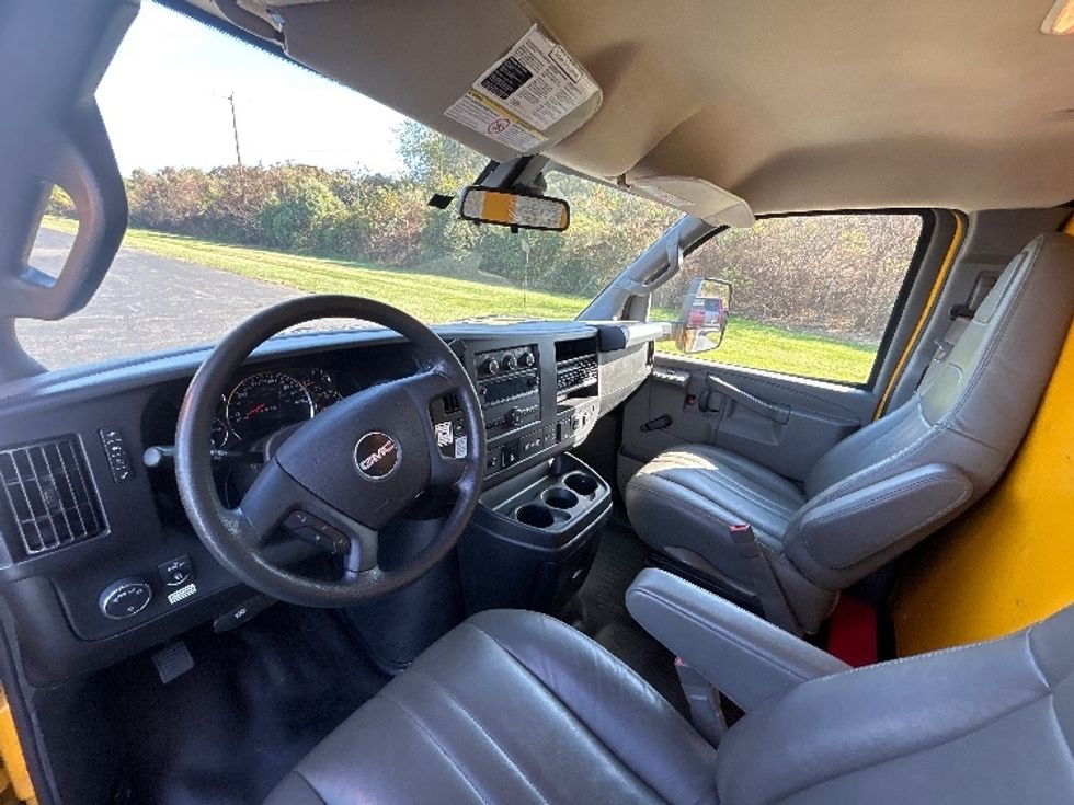 Light Duty Box Truck-Light and Medium Duty Trucks-GMC-2020-Savana G33903-Bensalem-PA-106,713\n\t\tmiles-$ 23,500 - Image 17