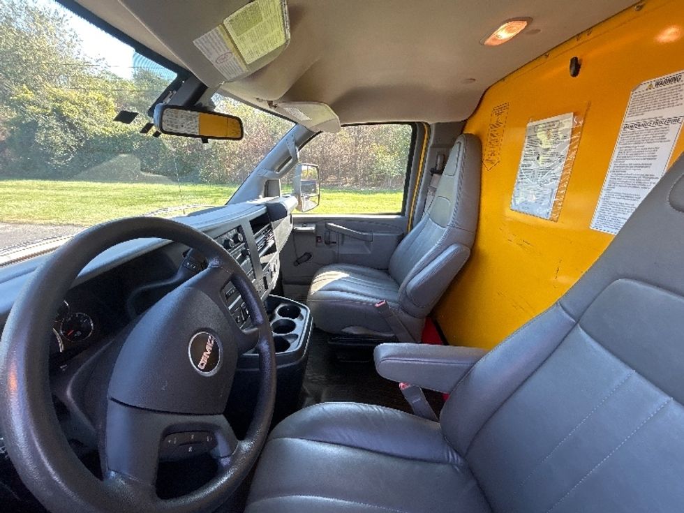 Light Duty Box Truck-Light and Medium Duty Trucks-GMC-2020-Savana G33903-Bensalem-PA-106,713\n\t\tmiles-$ 23,500 - Image 19