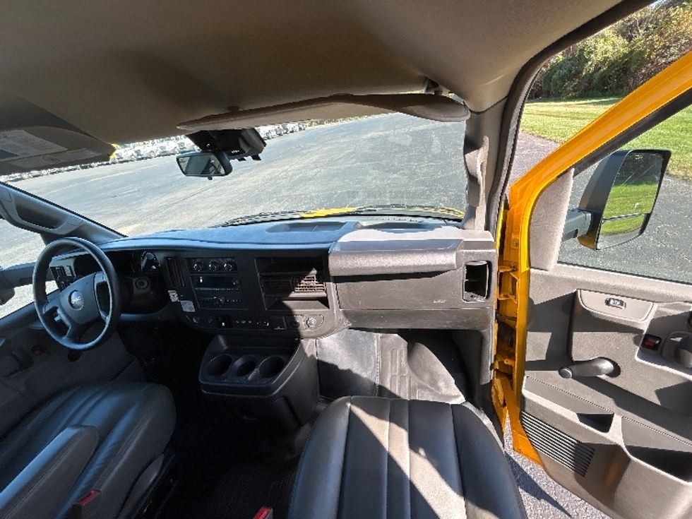 Light Duty Box Truck-Light and Medium Duty Trucks-GMC-2020-Savana G33903-Bensalem-PA-106,713\n\t\tmiles-$ 23,500 - Image 21