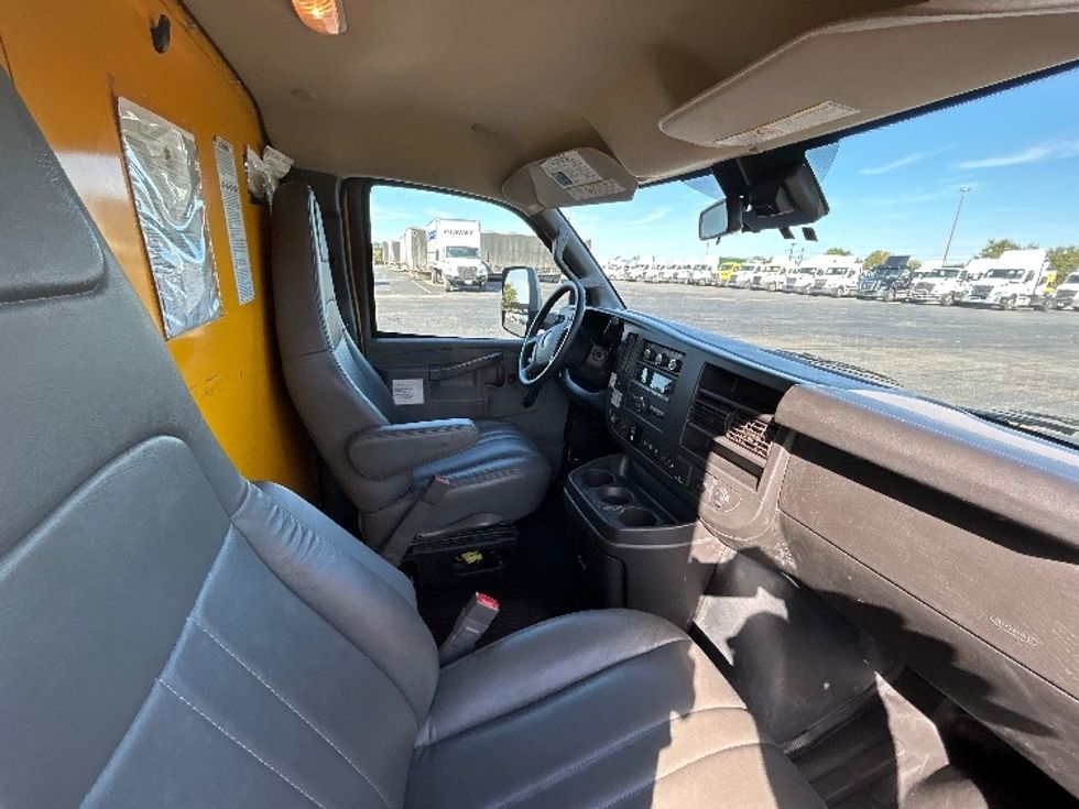 Light Duty Box Truck-Light and Medium Duty Trucks-GMC-2020-Savana G33903-Bensalem-PA-106,713\n\t\tmiles-$ 23,500 - Image 22