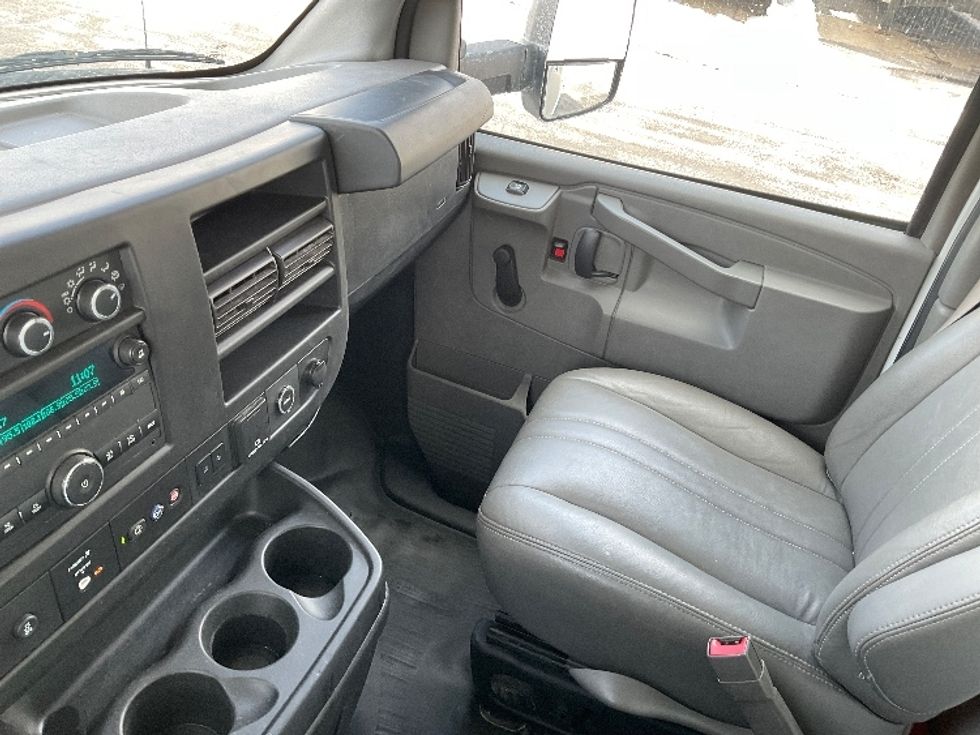 Light Duty Box Truck-Light and Medium Duty Trucks-GMC-2020-Savana G33903-Binghamton-NY-103,089\n\t\tmiles-$ 26,000 - Image 18