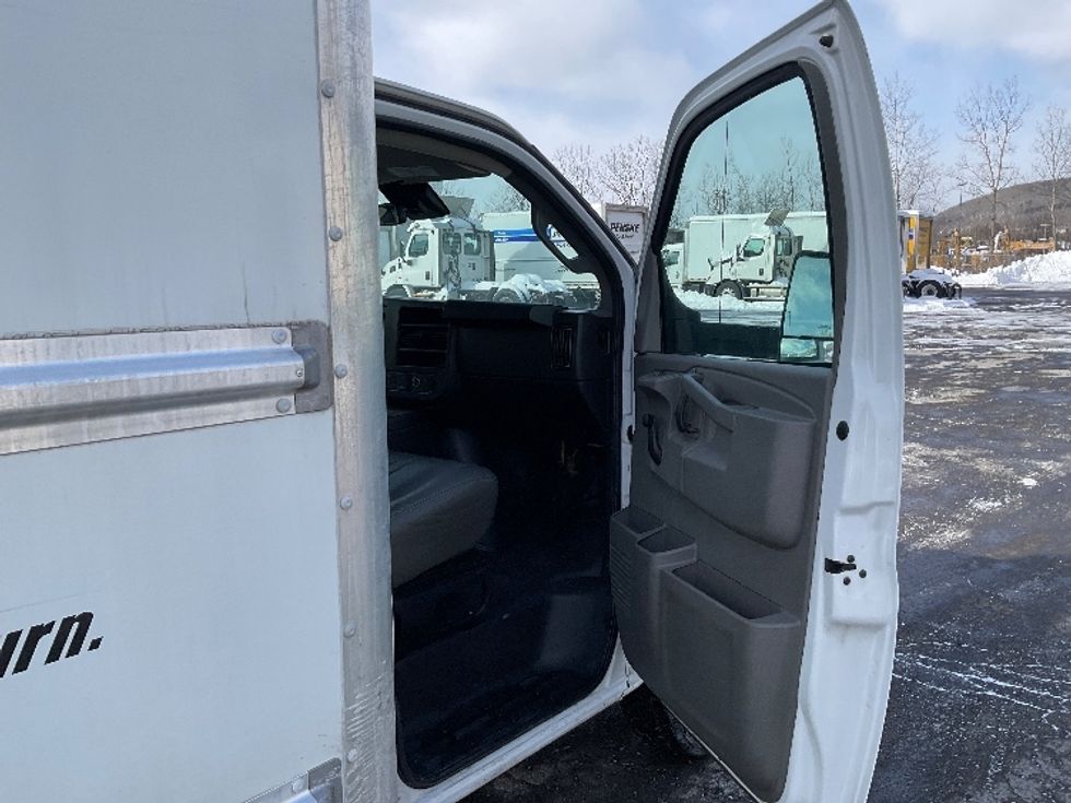 Light Duty Box Truck-Light and Medium Duty Trucks-GMC-2020-Savana G33903-Binghamton-NY-103,089\n\t\tmiles-$ 26,000 - Image 19
