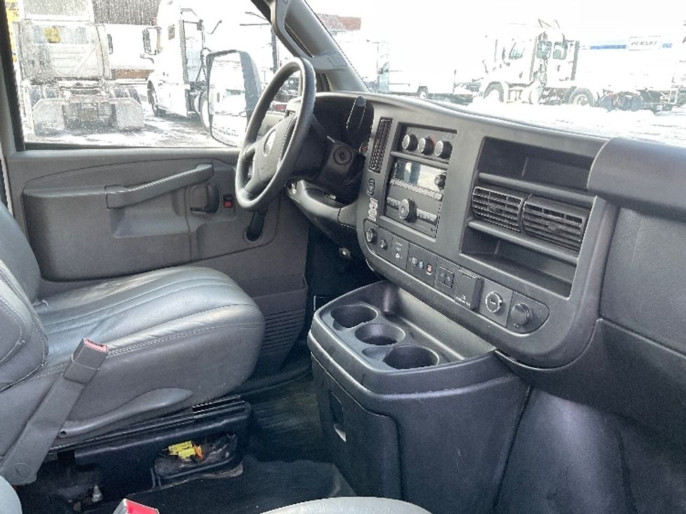 Light Duty Box Truck-Light and Medium Duty Trucks-GMC-2020-Savana G33903-Binghamton-NY-103,089\n\t\tmiles-$ 26,000 - Image 21