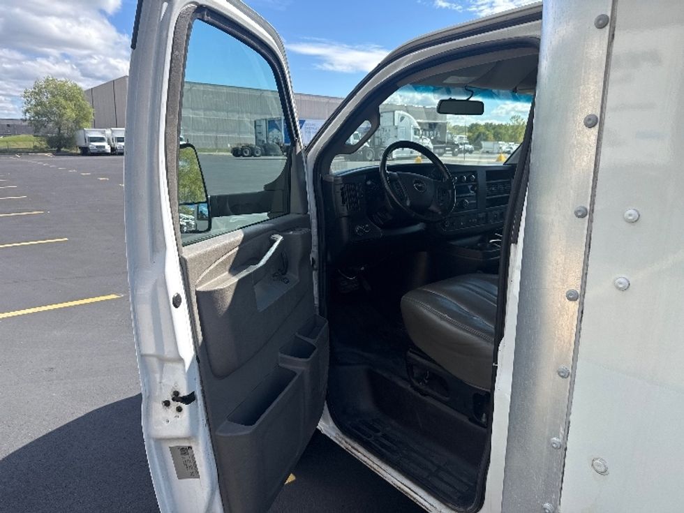Light Duty Box Truck-Light and Medium Duty Trucks-GMC-2020-Savana G33903-Brooklyn Park-MN-162,177\n\t\tmiles-$ 18,750 - Image 15