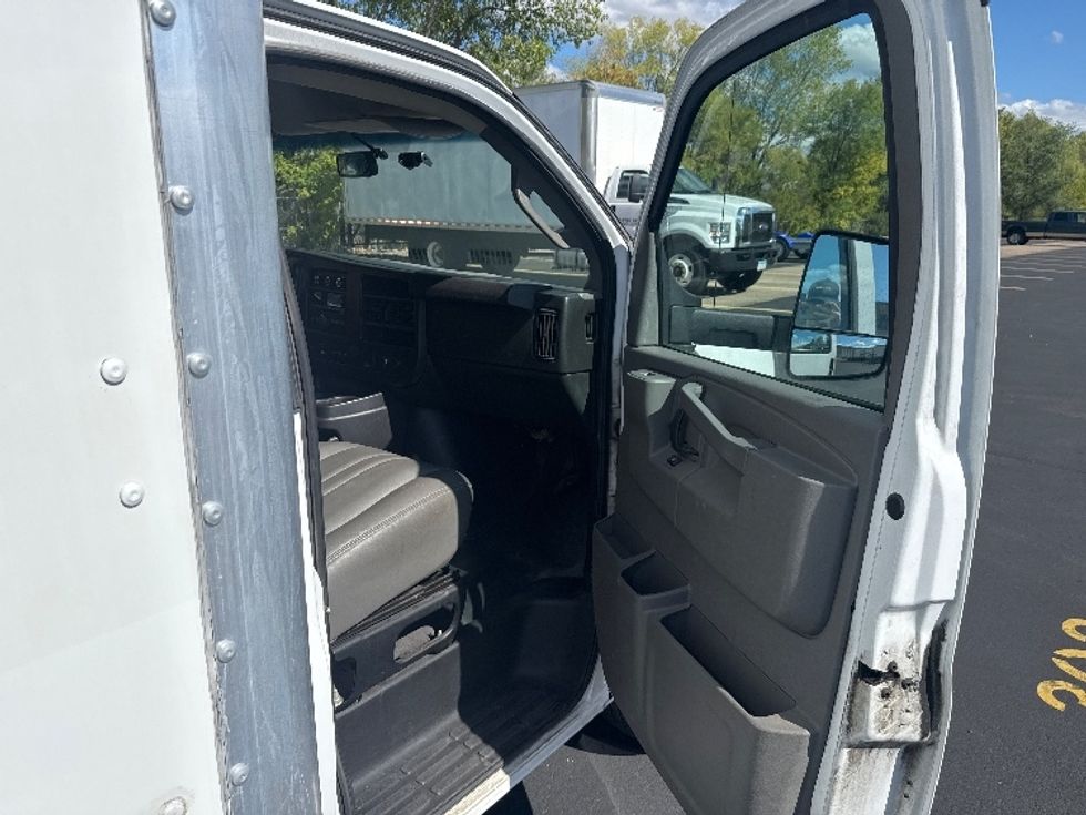 Light Duty Box Truck-Light and Medium Duty Trucks-GMC-2020-Savana G33903-Brooklyn Park-MN-162,177\n\t\tmiles-$ 18,750 - Image 19