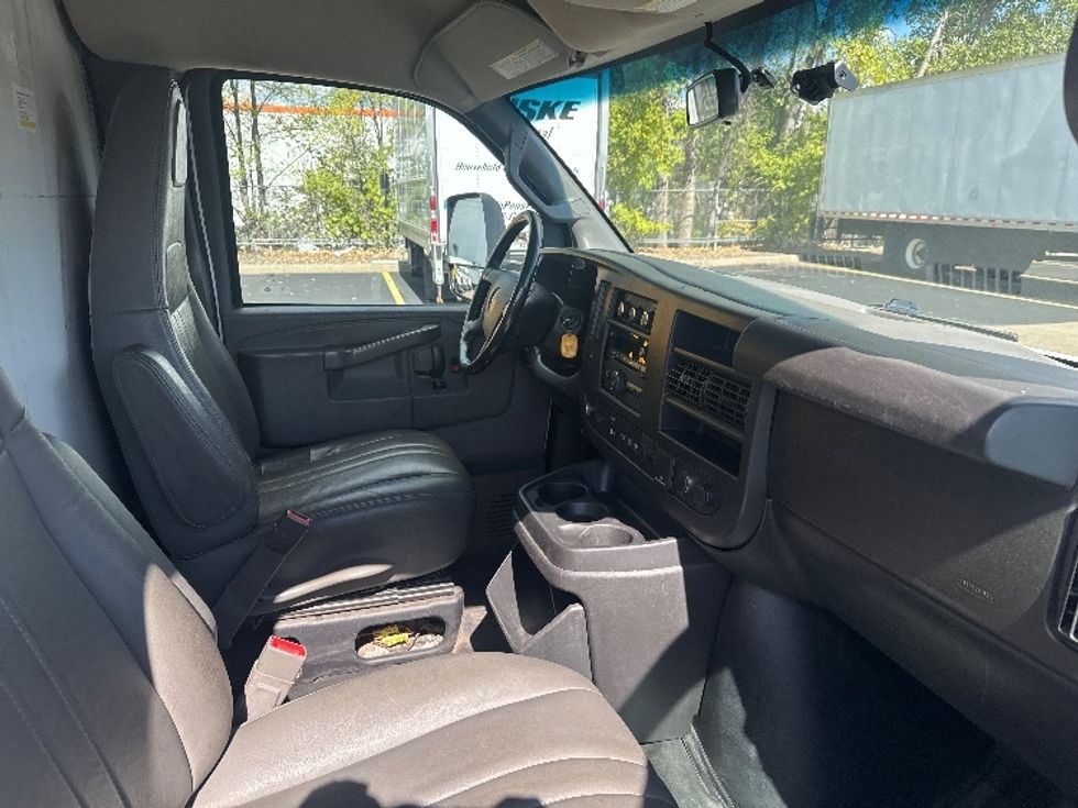 Light Duty Box Truck-Light and Medium Duty Trucks-GMC-2020-Savana G33903-Brooklyn Park-MN-162,177\n\t\tmiles-$ 18,750 - Image 21