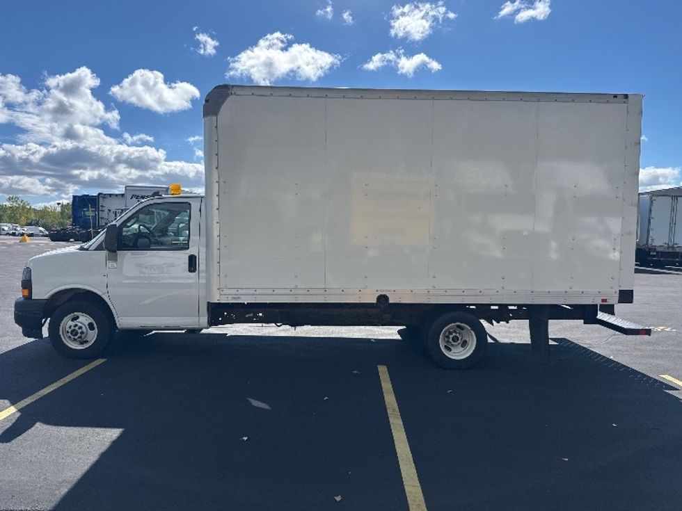 Light Duty Box Truck-Light and Medium Duty Trucks-GMC-2020-Savana G33903-Brooklyn Park-MN-162,177\n\t\tmiles-$ 18,750 - Image 4