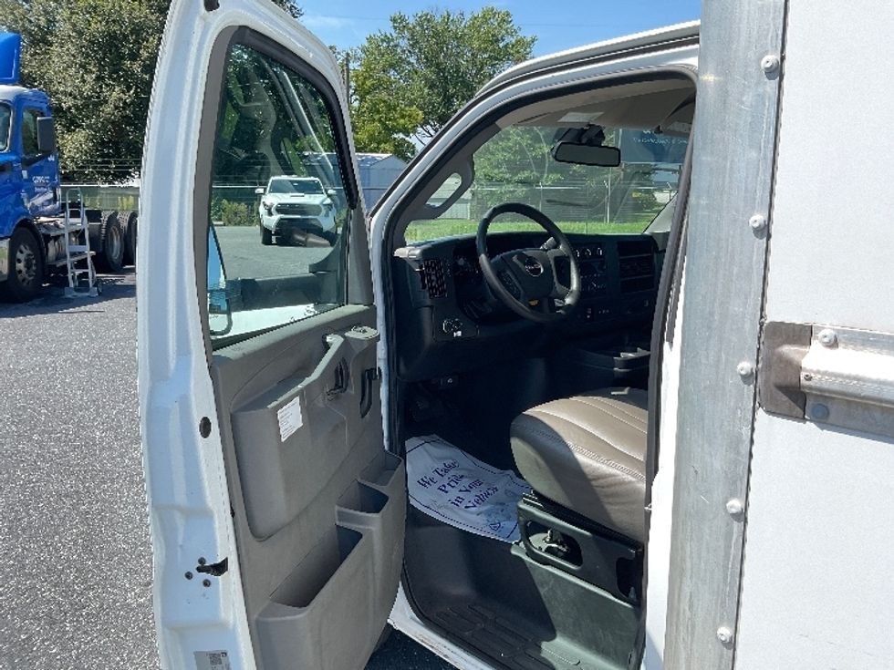 Light Duty Box Truck-Light and Medium Duty Trucks-GMC-2020-Savana G33903-Carlisle-PA-100,548\n\t\tmiles-$ 27,750 - Image 16