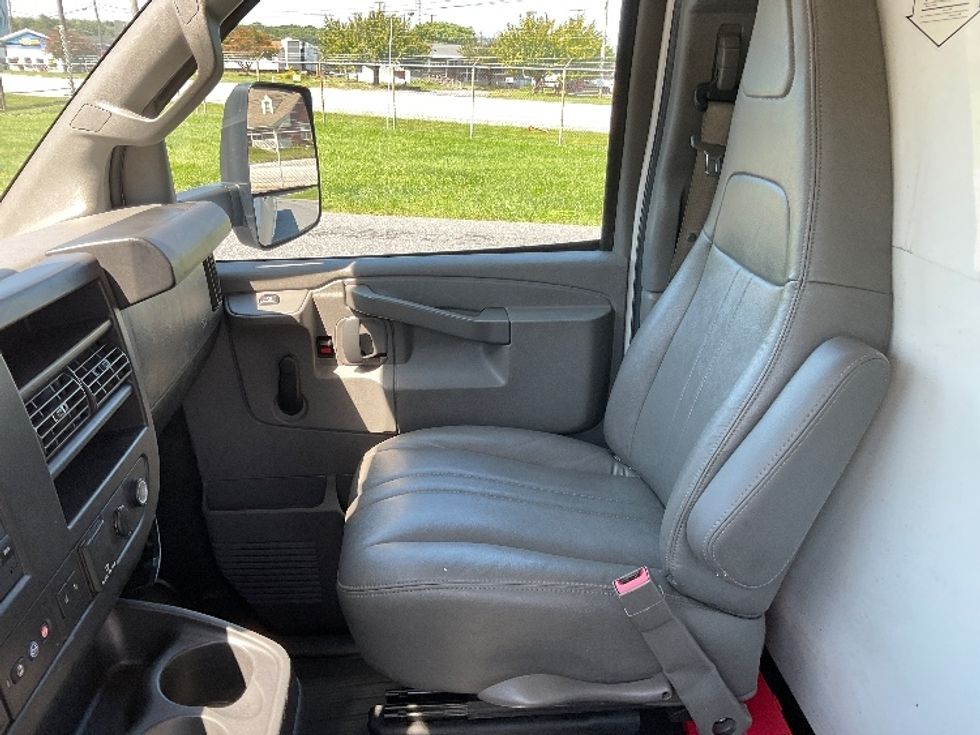 Light Duty Box Truck-Light and Medium Duty Trucks-GMC-2020-Savana G33903-Carlisle-PA-100,548\n\t\tmiles-$ 27,750 - Image 19