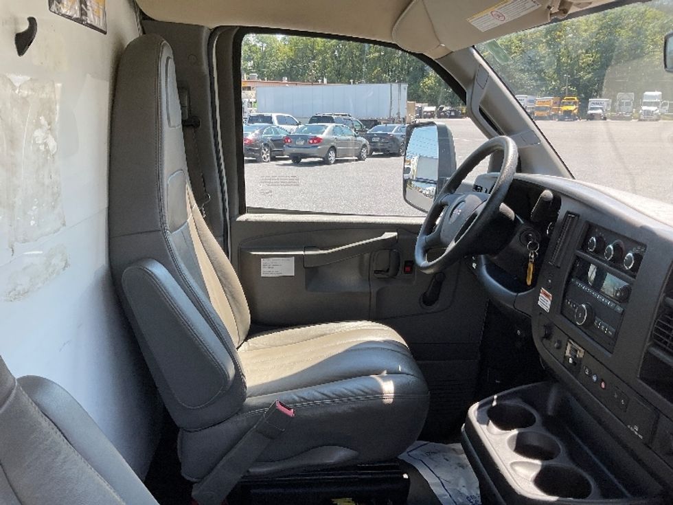 Light Duty Box Truck-Light and Medium Duty Trucks-GMC-2020-Savana G33903-Carlisle-PA-100,548\n\t\tmiles-$ 27,750 - Image 22
