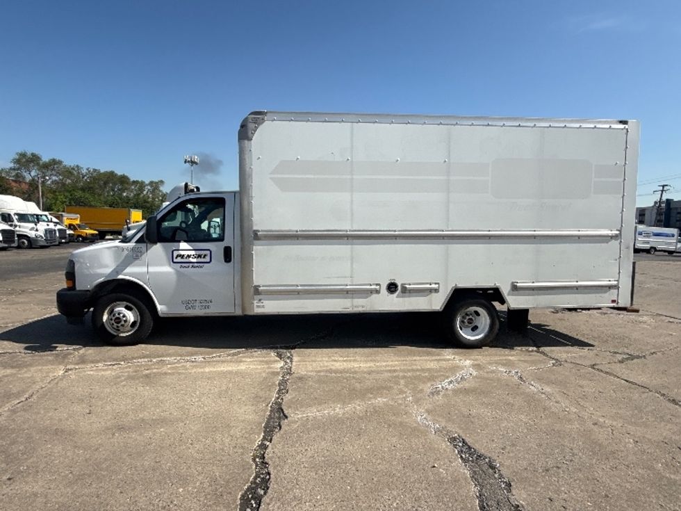 Light Duty Box Truck-Light and Medium Duty Trucks-GMC-2020-Savana G33903-Chicago (Melrose Park)-IL-100,548\n\t\tmiles-$ 27,250 - Image 4