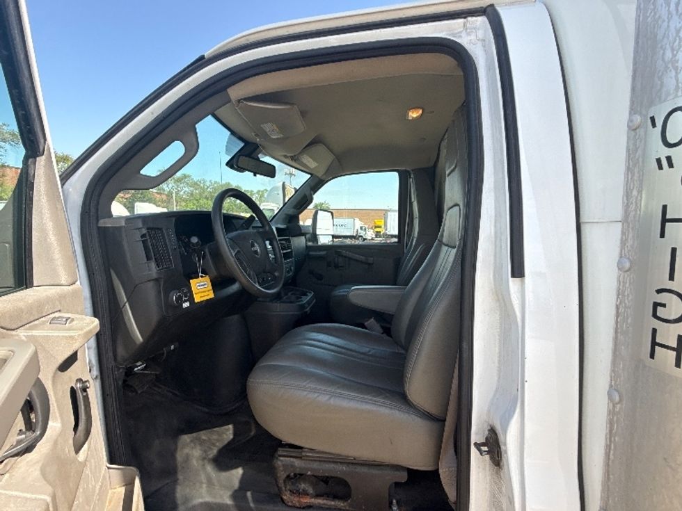 Light Duty Box Truck-Light and Medium Duty Trucks-GMC-2020-Savana G33903-Chicago (Melrose Park)-IL-100,548\n\t\tmiles-$ 27,250 - Image 17