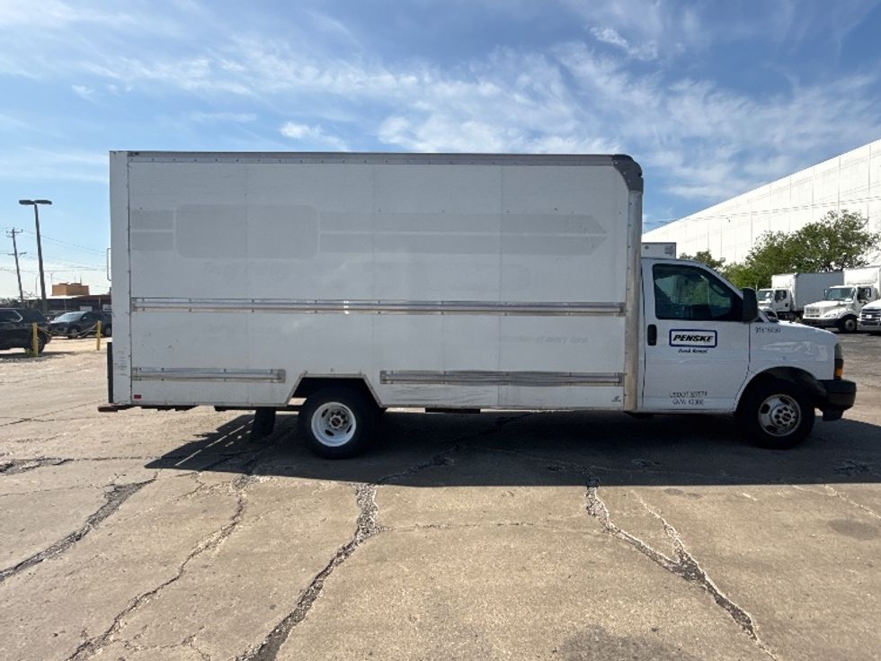 Light Duty Box Truck-Light and Medium Duty Trucks-GMC-2020-Savana G33903-Chicago (Melrose Park)-IL-100,548\n\t\tmiles-$ 27,250 - Image 15