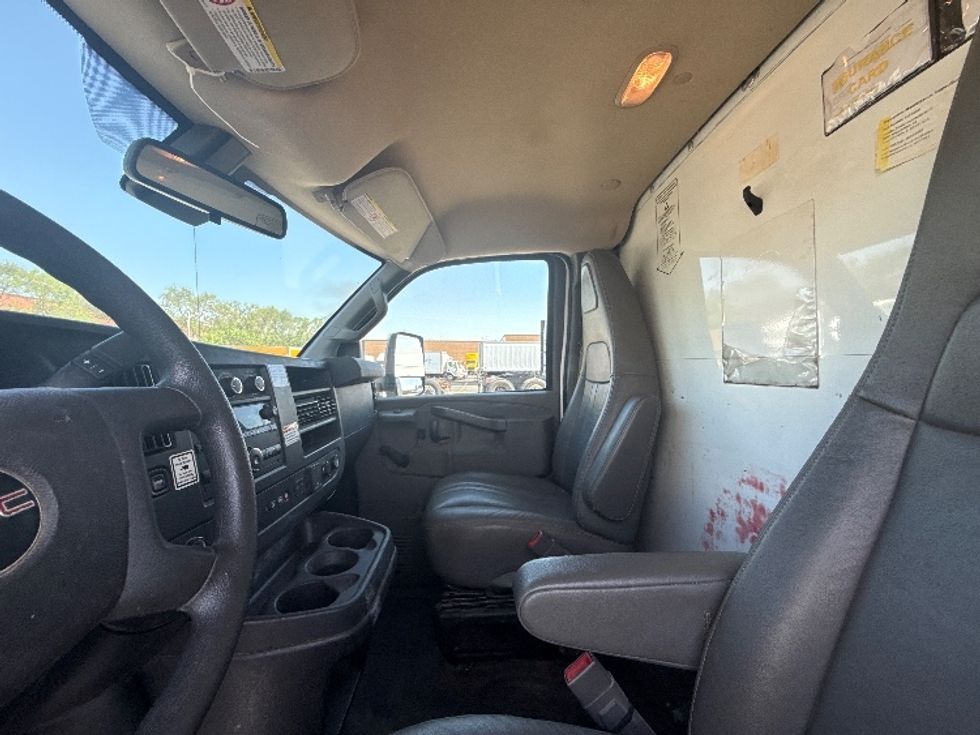 Light Duty Box Truck-Light and Medium Duty Trucks-GMC-2020-Savana G33903-Chicago (Melrose Park)-IL-100,548\n\t\tmiles-$ 27,250 - Image 19