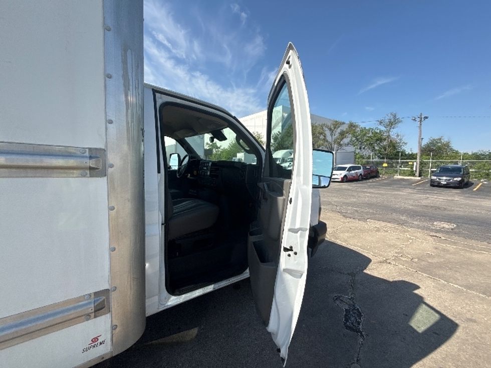 Light Duty Box Truck-Light and Medium Duty Trucks-GMC-2020-Savana G33903-Chicago (Melrose Park)-IL-100,548\n\t\tmiles-$ 27,250 - Image 20