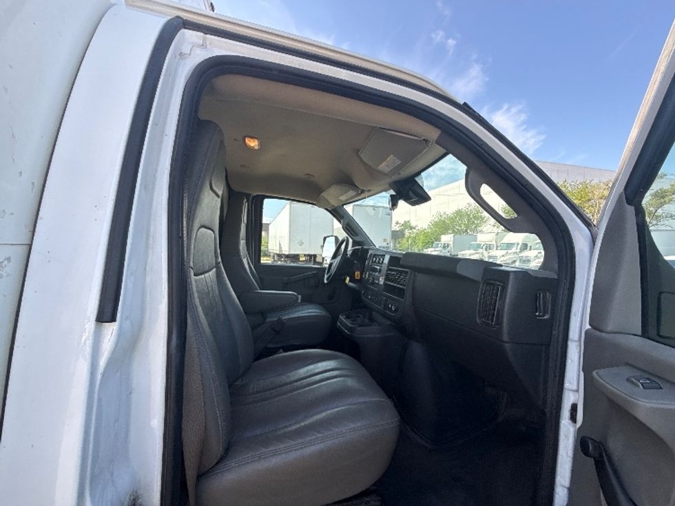 Light Duty Box Truck-Light and Medium Duty Trucks-GMC-2020-Savana G33903-Chicago (Melrose Park)-IL-100,548\n\t\tmiles-$ 27,250 - Image 22