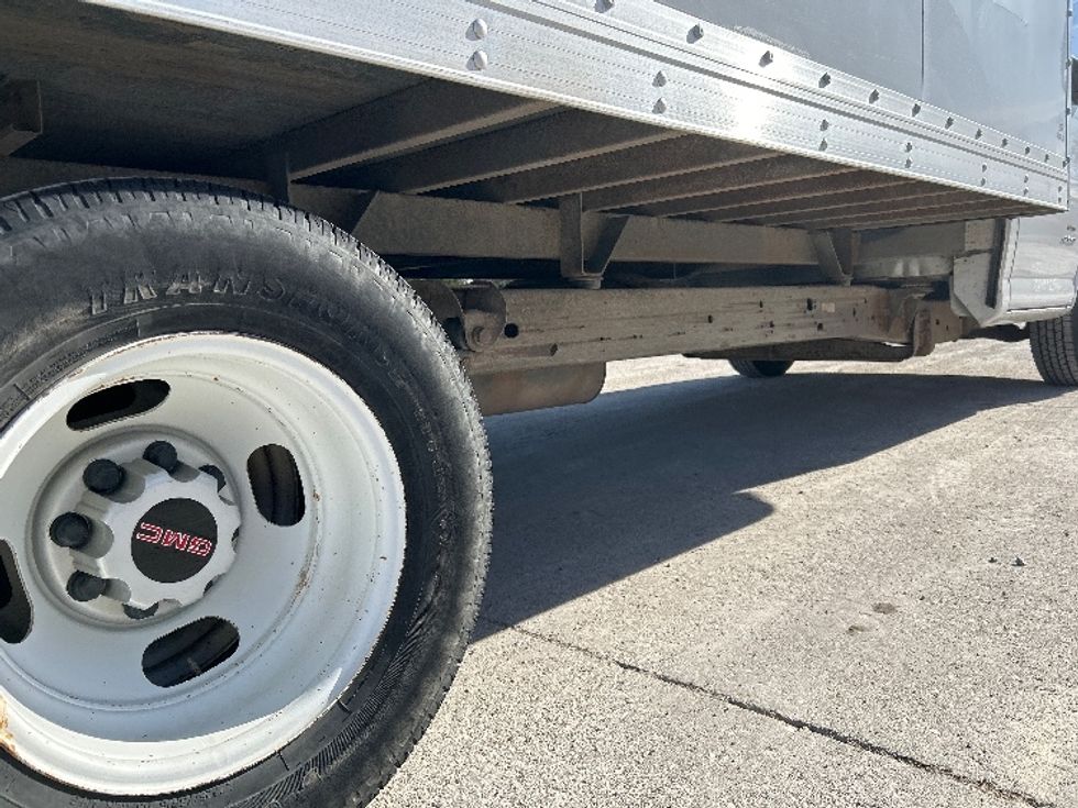Light Duty Box Truck-Light and Medium Duty Trucks-GMC-2020-Savana G33903-Des Moines-IA-114,588\n\t\tmiles-$ 26,250 - Image 14