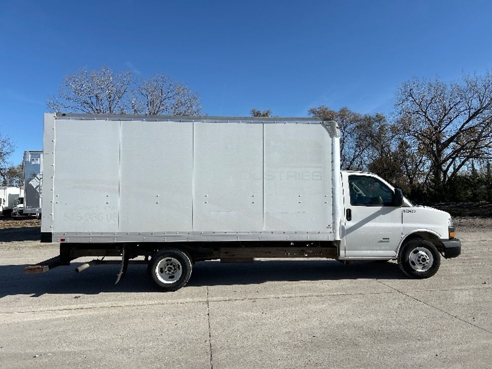 Light Duty Box Truck-Light and Medium Duty Trucks-GMC-2020-Savana G33903-Des Moines-IA-114,588\n\t\tmiles-$ 26,250 - Image 15