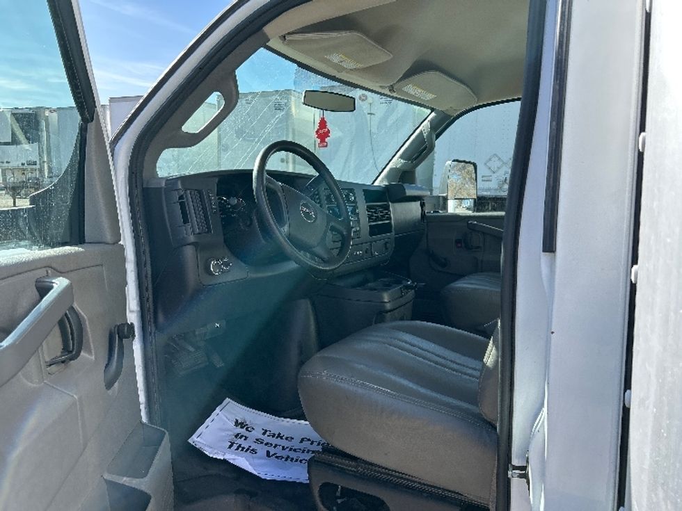 Light Duty Box Truck-Light and Medium Duty Trucks-GMC-2020-Savana G33903-Des Moines-IA-114,588\n\t\tmiles-$ 26,250 - Image 16