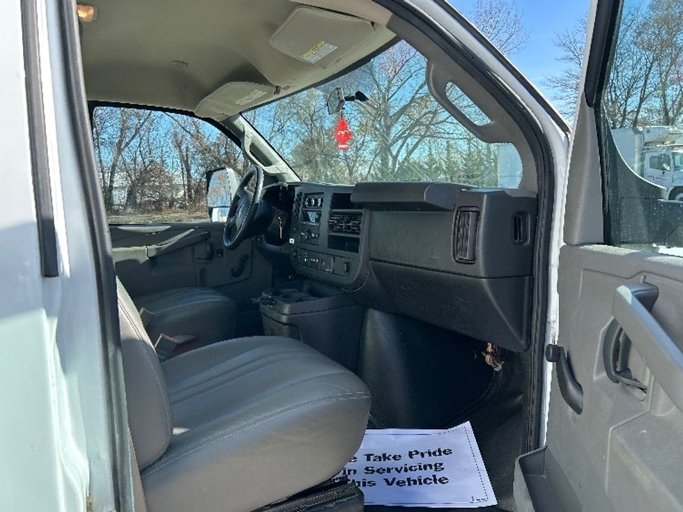 Light Duty Box Truck-Light and Medium Duty Trucks-GMC-2020-Savana G33903-Des Moines-IA-114,588\n\t\tmiles-$ 26,250 - Image 20