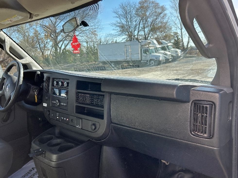 Light Duty Box Truck-Light and Medium Duty Trucks-GMC-2020-Savana G33903-Des Moines-IA-114,588\n\t\tmiles-$ 26,250 - Image 21