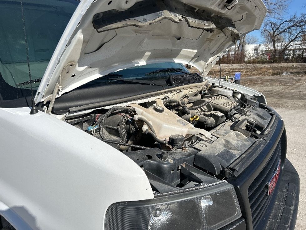 Light Duty Box Truck-Light and Medium Duty Trucks-GMC-2020-Savana G33903-Des Moines-IA-114,588\n\t\tmiles-$ 26,250 - Image 24