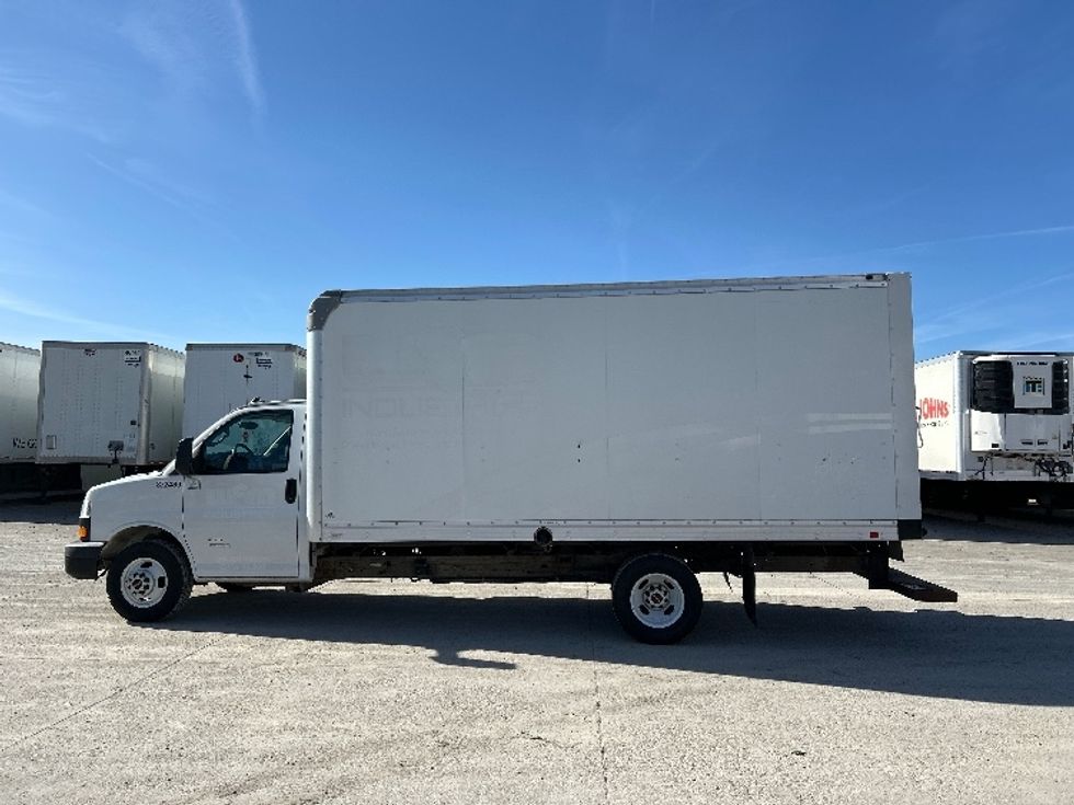 Light Duty Box Truck-Light and Medium Duty Trucks-GMC-2020-Savana G33903-Des Moines-IA-114,588\n\t\tmiles-$ 26,250 - Image 4
