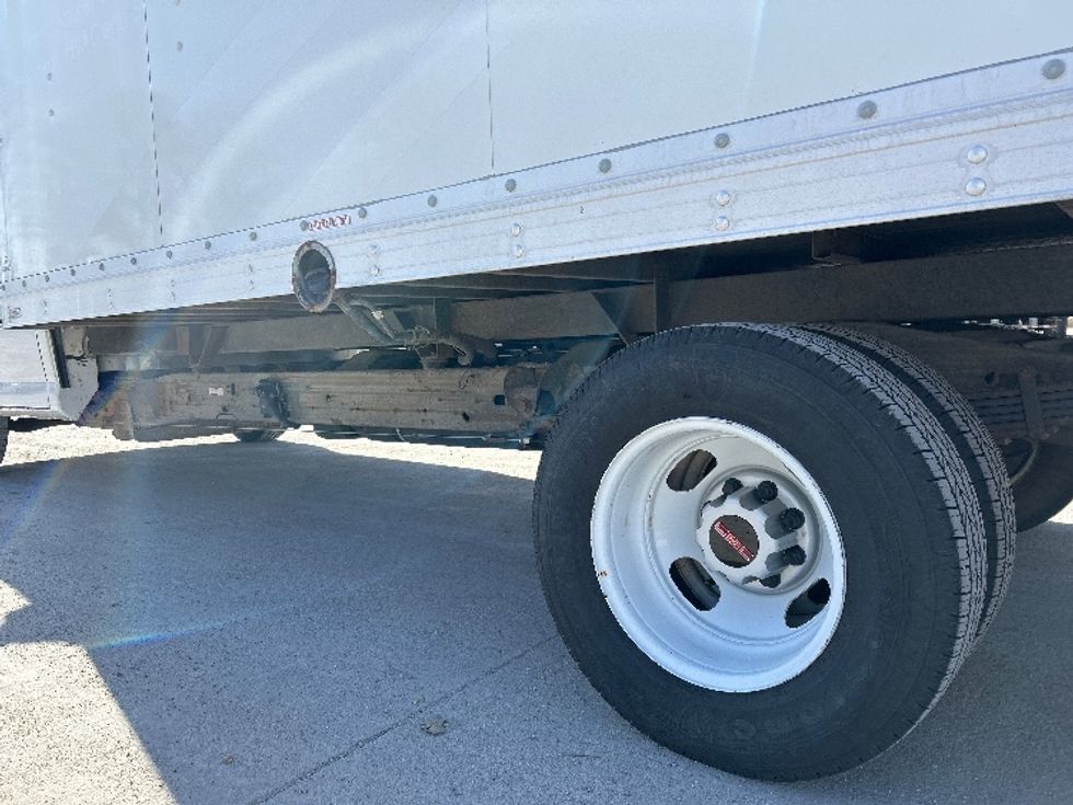 Light Duty Box Truck-Light and Medium Duty Trucks-GMC-2020-Savana G33903-Des Moines-IA-114,588\n\t\tmiles-$ 26,250 - Image 5