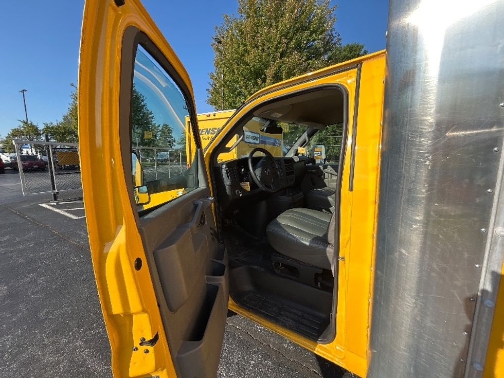 Light Duty Box Truck-Light and Medium Duty Trucks-GMC-2020-Savana G33903-Earth City-MO-84,167\n\t\tmiles-$ 27,250 - Image 12