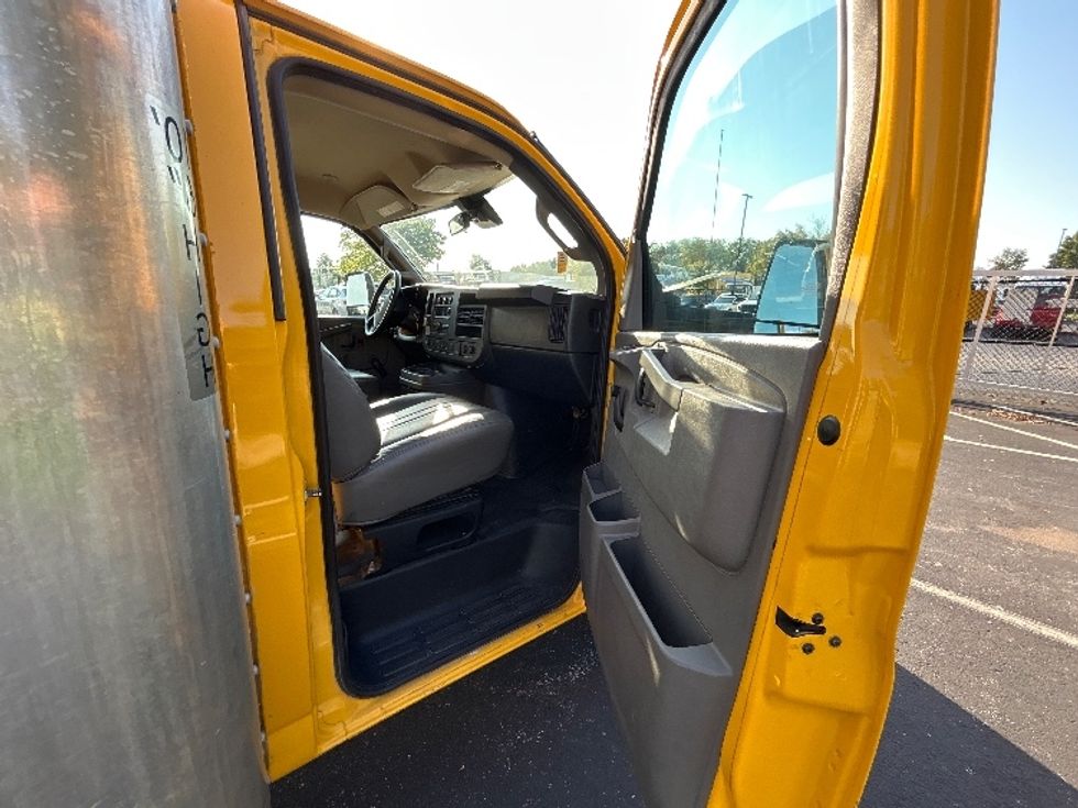 Light Duty Box Truck-Light and Medium Duty Trucks-GMC-2020-Savana G33903-Earth City-MO-84,167\n\t\tmiles-$ 27,250 - Image 16