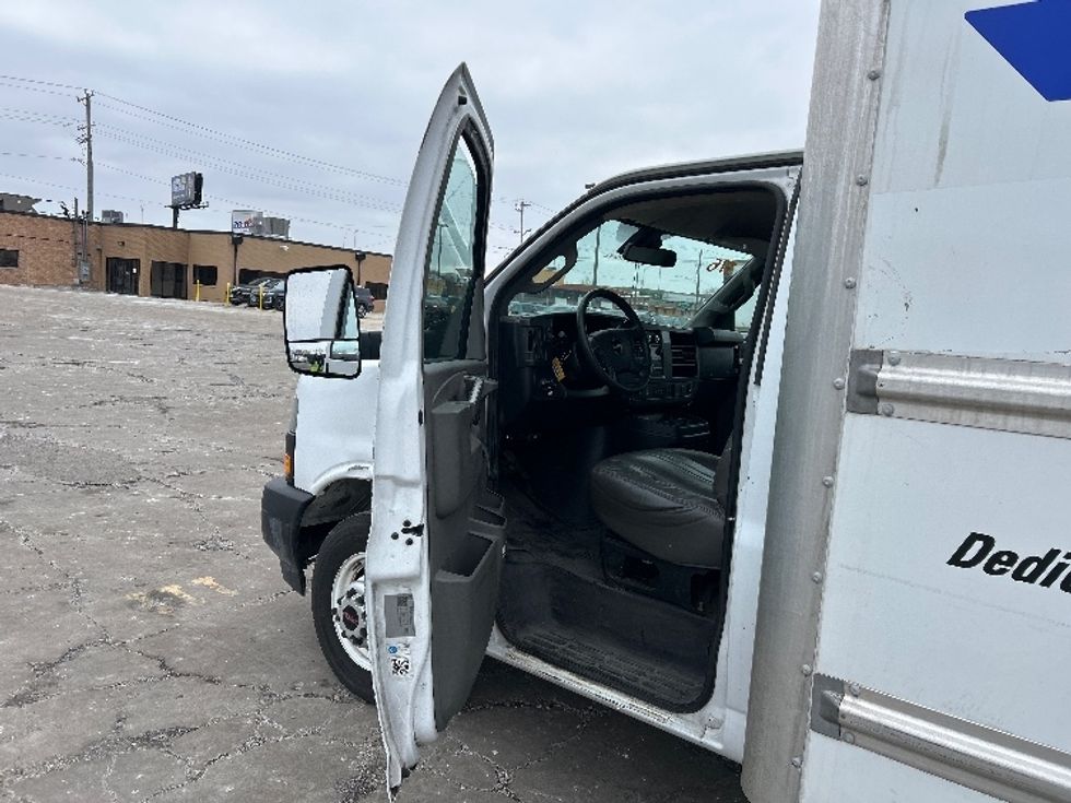 Light Duty Box Truck-Light and Medium Duty Trucks-GMC-2020-Savana G33903-East Chicago-IN-113,037\n\t\tmiles-$ 26,750 - Image 16