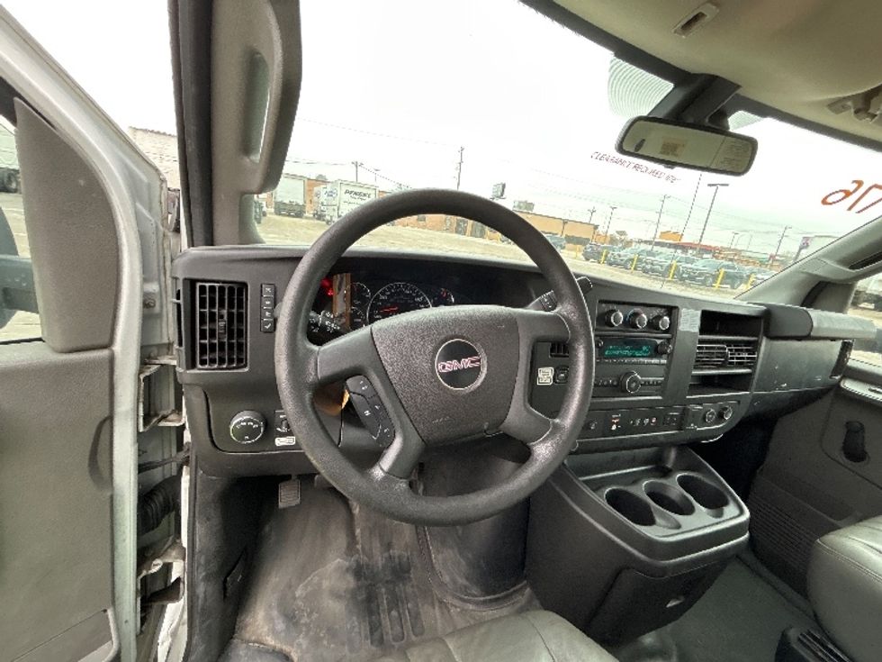 Light Duty Box Truck-Light and Medium Duty Trucks-GMC-2020-Savana G33903-East Chicago-IN-113,037\n\t\tmiles-$ 26,750 - Image 17