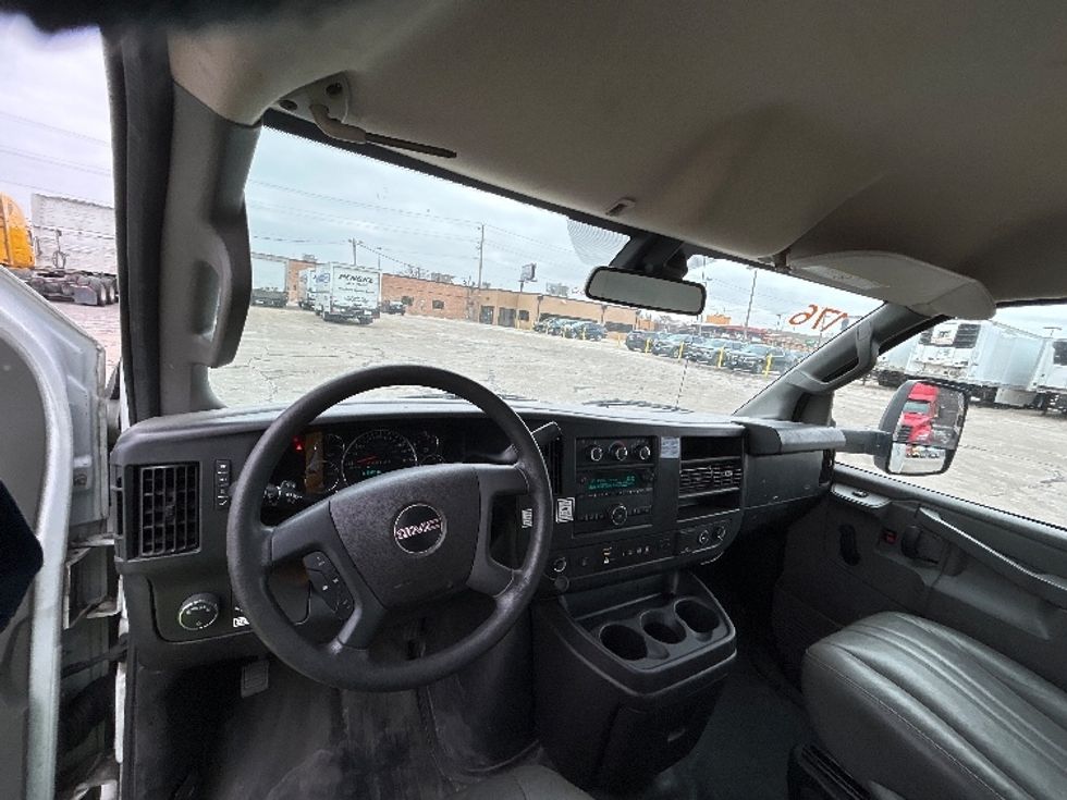 Light Duty Box Truck-Light and Medium Duty Trucks-GMC-2020-Savana G33903-East Chicago-IN-113,037\n\t\tmiles-$ 26,750 - Image 18