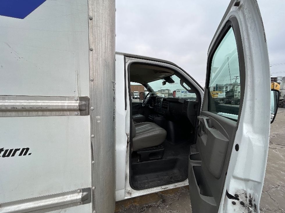 Light Duty Box Truck-Light and Medium Duty Trucks-GMC-2020-Savana G33903-East Chicago-IN-113,037\n\t\tmiles-$ 26,750 - Image 20