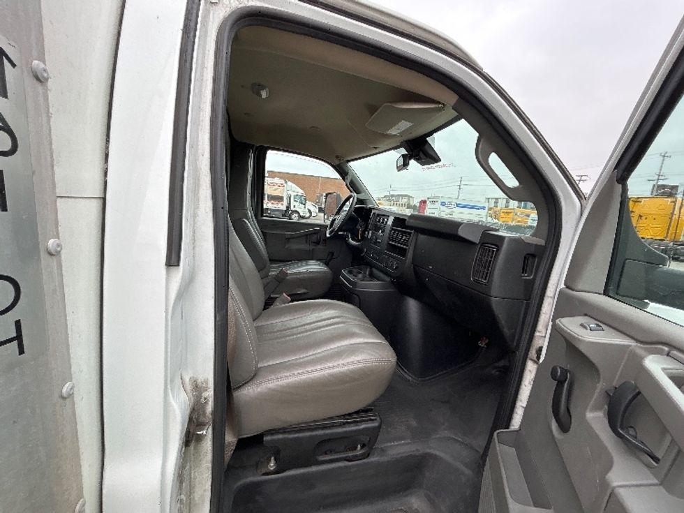 Light Duty Box Truck-Light and Medium Duty Trucks-GMC-2020-Savana G33903-East Chicago-IN-113,037\n\t\tmiles-$ 26,750 - Image 22