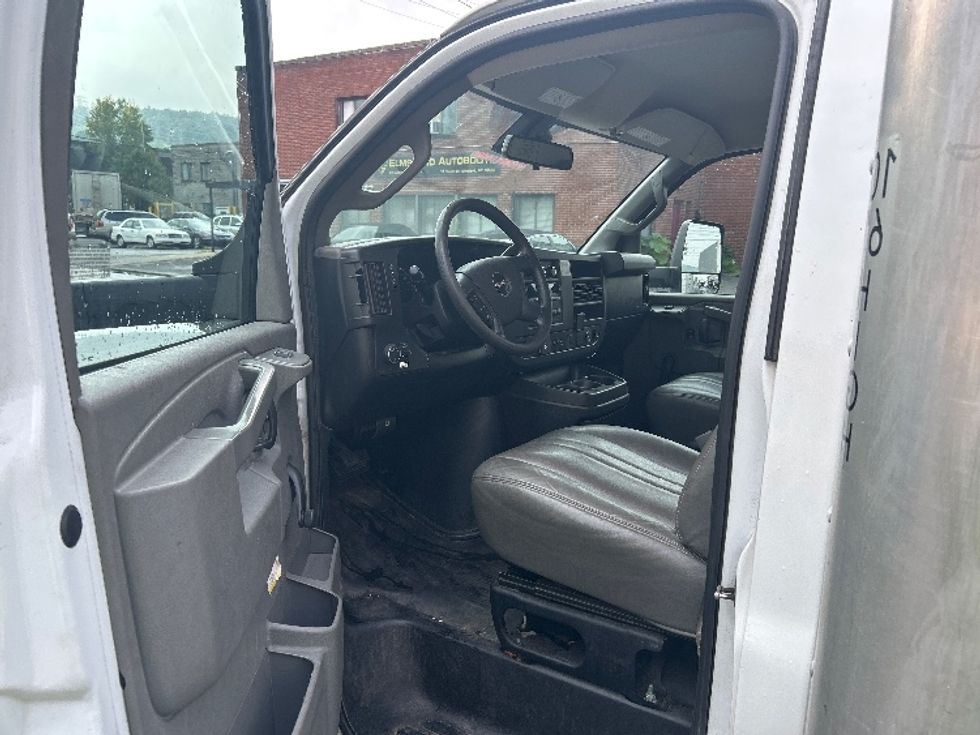 Light Duty Box Truck-Light and Medium Duty Trucks-GMC-2020-Savana G33903-Elmsford-NY-69,285\n\t\tmiles-$ 29,750 - Image 16