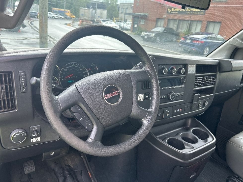 Light Duty Box Truck-Light and Medium Duty Trucks-GMC-2020-Savana G33903-Elmsford-NY-69,285\n\t\tmiles-$ 29,750 - Image 17
