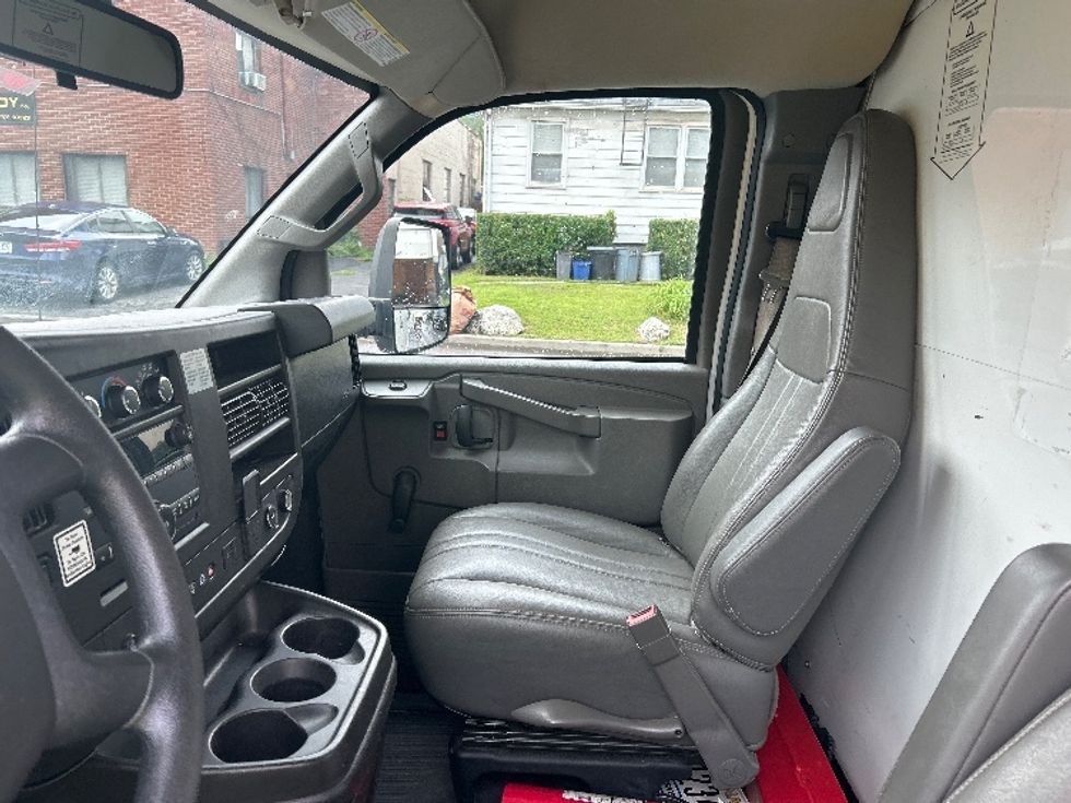 Light Duty Box Truck-Light and Medium Duty Trucks-GMC-2020-Savana G33903-Elmsford-NY-69,285\n\t\tmiles-$ 29,750 - Image 19