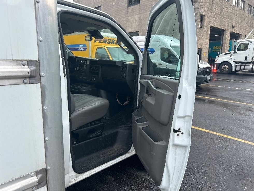 Light Duty Box Truck-Light and Medium Duty Trucks-GMC-2020-Savana G33903-Elmsford-NY-69,285\n\t\tmiles-$ 29,750 - Image 20
