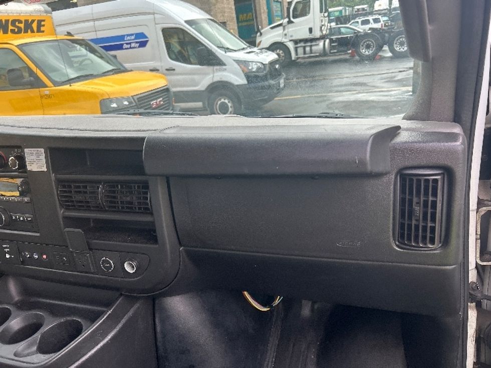 Light Duty Box Truck-Light and Medium Duty Trucks-GMC-2020-Savana G33903-Elmsford-NY-69,285\n\t\tmiles-$ 29,750 - Image 21