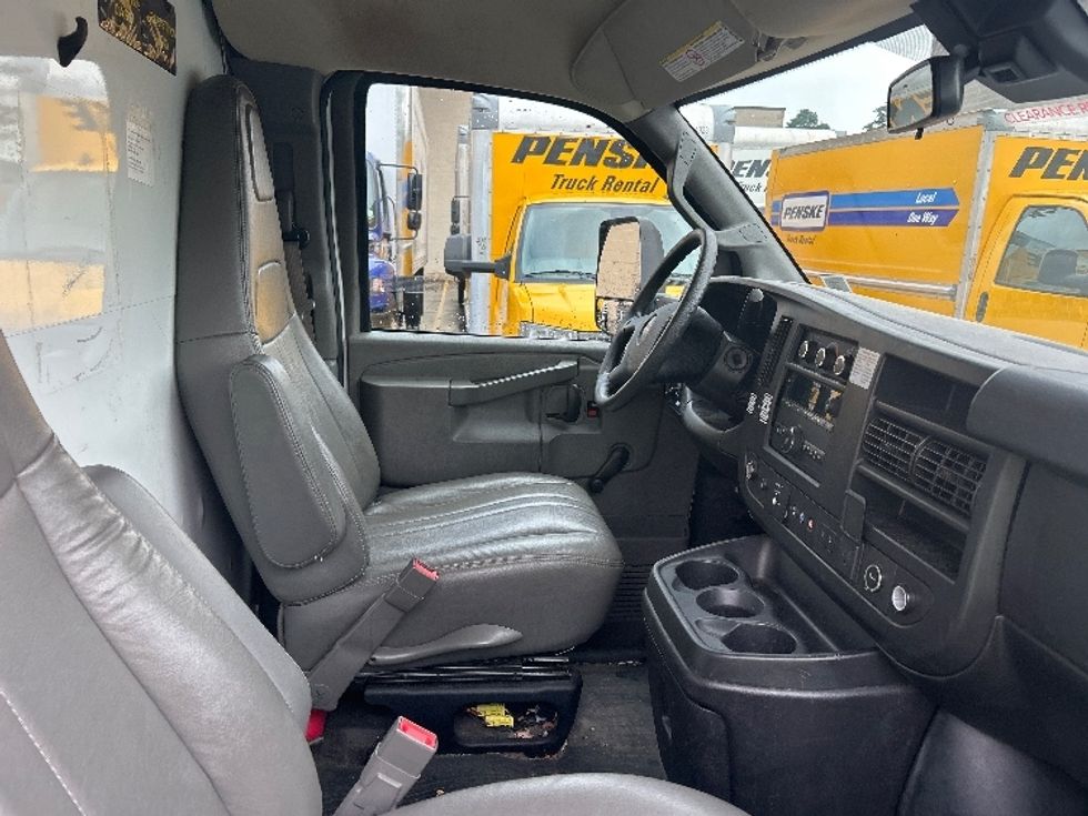 Light Duty Box Truck-Light and Medium Duty Trucks-GMC-2020-Savana G33903-Elmsford-NY-69,285\n\t\tmiles-$ 29,750 - Image 22