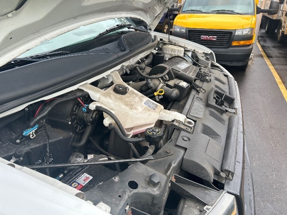 Light Duty Box Truck-Light and Medium Duty Trucks-GMC-2020-Savana G33903-Elmsford-NY-69,285\n\t\tmiles-$ 29,750 - Image 23