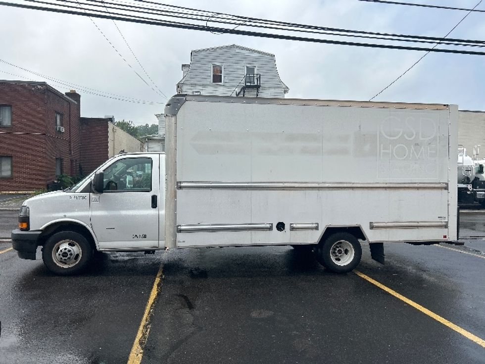 Light Duty Box Truck-Light and Medium Duty Trucks-GMC-2020-Savana G33903-Elmsford-NY-69,285\n\t\tmiles-$ 29,750 - Image 4