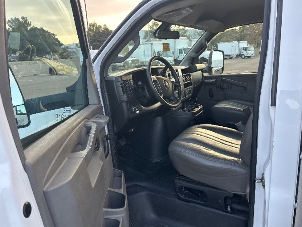 Light Duty Box Truck-Light and Medium Duty Trucks-GMC-2020-Savana G33903-Fontana-CA-74,452\n\t\tmiles-$ 39,250 - Image 15