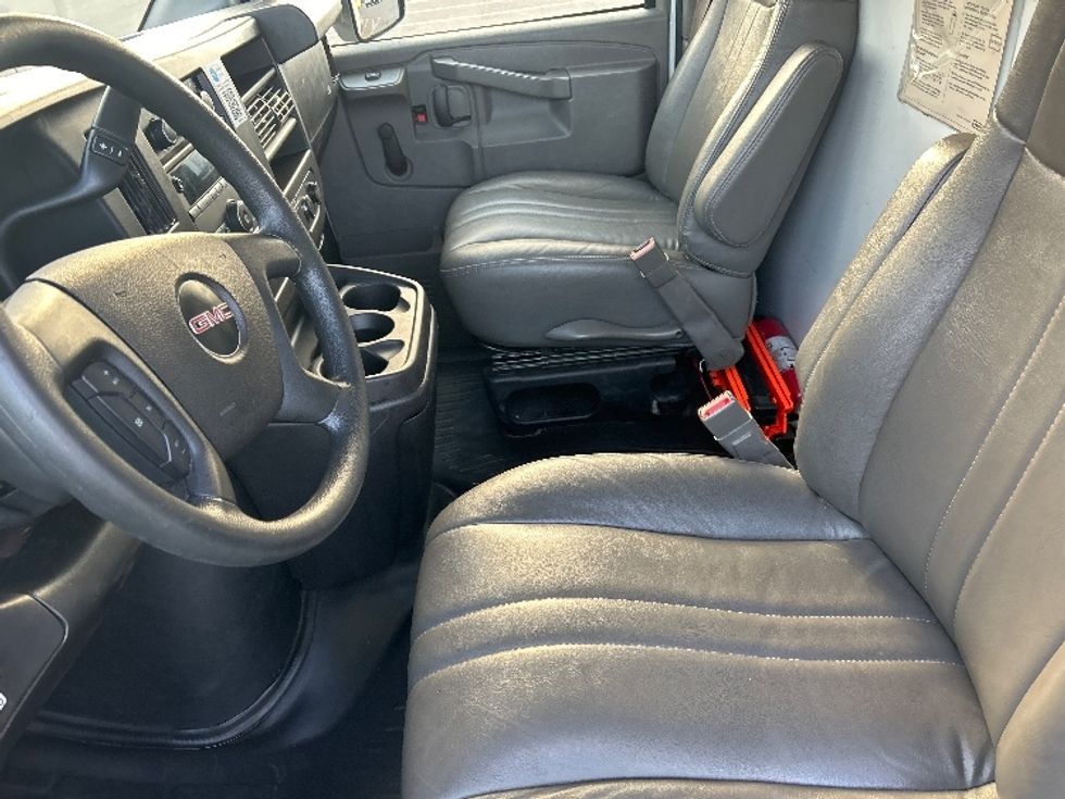 Light Duty Box Truck-Light and Medium Duty Trucks-GMC-2020-Savana G33903-Fontana-CA-74,452\n\t\tmiles-$ 39,250 - Image 18