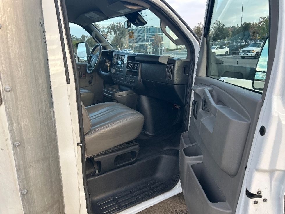 Light Duty Box Truck-Light and Medium Duty Trucks-GMC-2020-Savana G33903-Fontana-CA-74,452\n\t\tmiles-$ 39,250 - Image 19