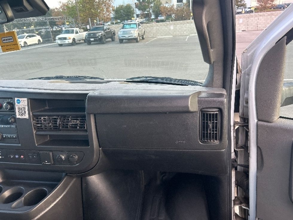 Light Duty Box Truck-Light and Medium Duty Trucks-GMC-2020-Savana G33903-Fontana-CA-74,452\n\t\tmiles-$ 39,250 - Image 20